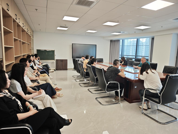福州科技館深入貫徹中央八項(xiàng)規(guī)定精神學(xué)習(xí)教育，擰緊違規(guī)吃喝“監(jiān)督閥”，開(kāi)展侵害群眾利益問(wèn)題案例警示教育