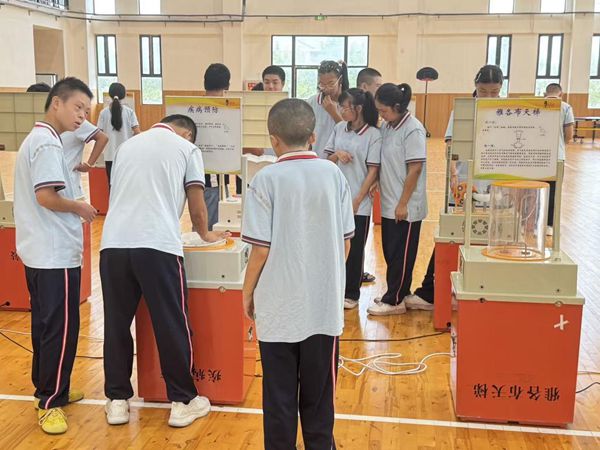 “星夢(mèng)啟航，玩轉(zhuǎn)科學(xué)”——福清特殊教育學(xué)?？破哲嚮顒?dòng)圓滿舉行