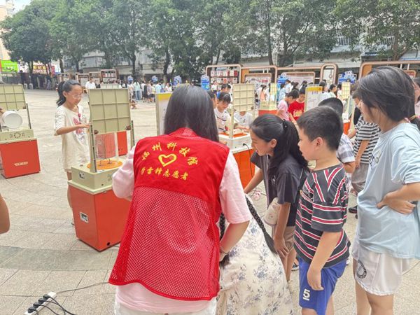 “智享長(zhǎng)樂(lè)科普月，解鎖科學(xué)新答案”——長(zhǎng)樂(lè)區(qū)洞江小學(xué)迎來(lái)奇妙科普之旅