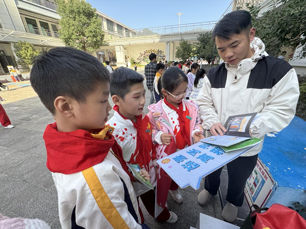 反邪教知識進校園，為孩子們撐起“保護傘”
