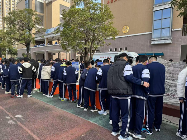 “科創(chuàng)筑夢(mèng)，藝彩紛揚(yáng)”——馬尾區(qū)江濱中學(xué)相約福州科技館共探趣味科學(xué)之約