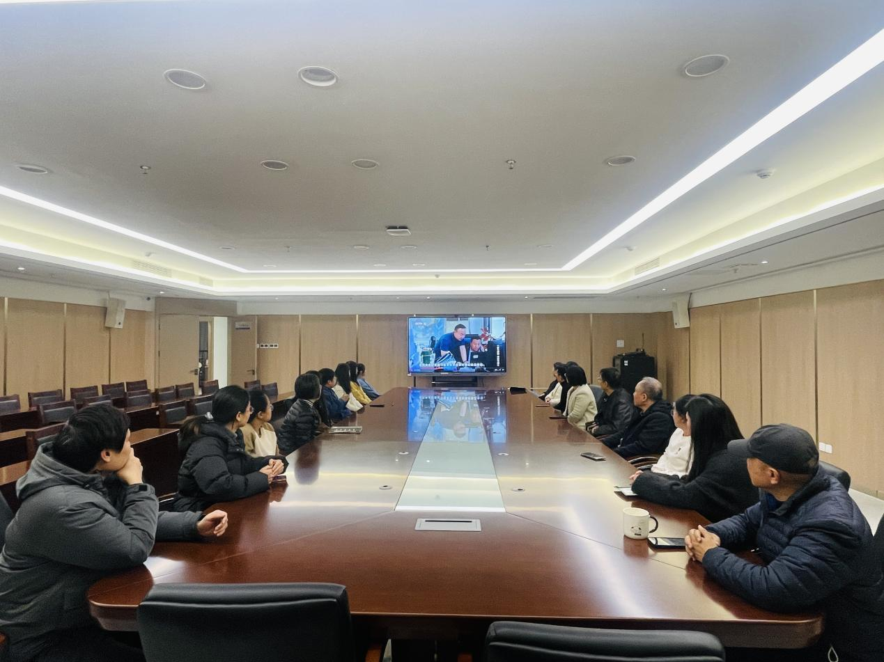 福州科技館組織觀看年度廉政教育專題片《一步不停歇 半步不退讓》第一集 《糾風(fēng)治亂為民》