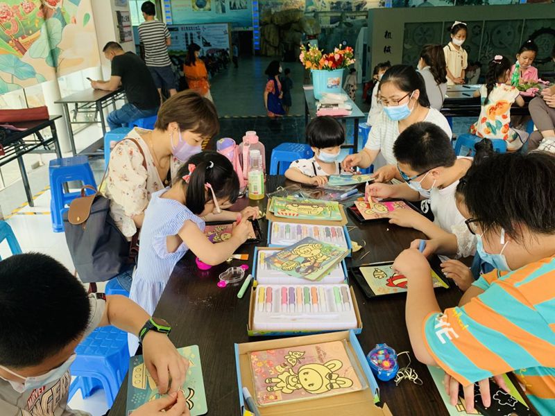 福州科技館舉辦“愛(ài)在筆下 感恩有我”母親節(jié)活動(dòng)
