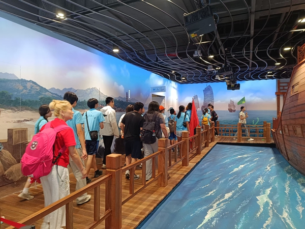 2025年“親情中華·中國(guó)尋根之旅”夏令營(yíng)走進(jìn)福州科技館——探秘科技魅力，根植中華情懷