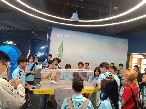 2025年“親情中華·中國(guó)尋根之旅”夏令營(yíng)走進(jìn)福州科技館——探秘科技魅力，根植中華情懷