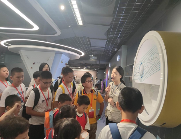 福州市青少年創(chuàng)新學(xué)院首屆夏令營在福州科技館舉辦