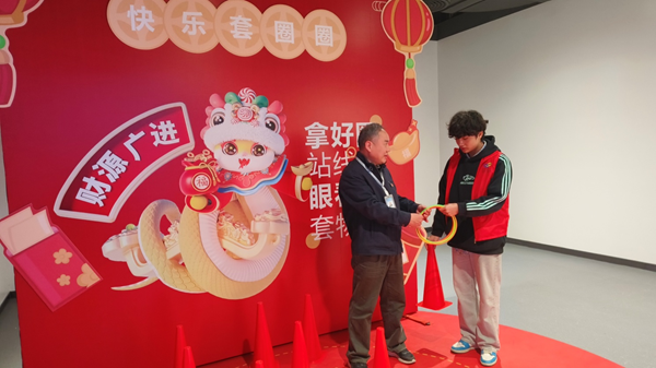 福州科技館新春游園——黨員爭(zhēng)當(dāng)志愿者，引領(lǐng)科普新風(fēng)尚