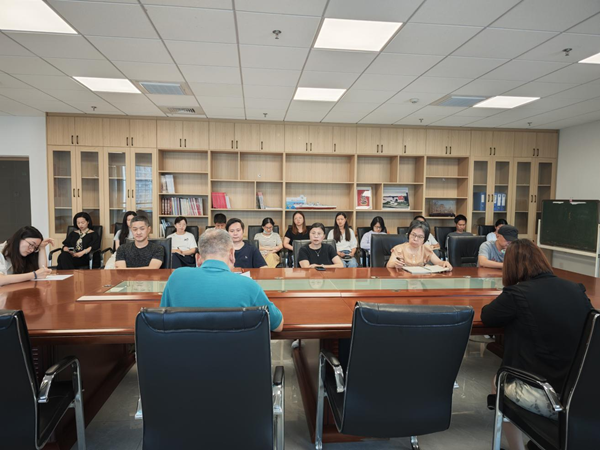 福州科技館深入貫徹中央八項規(guī)定精神學(xué)習(xí)教育，擰緊違規(guī)吃喝“監(jiān)督閥”，開展侵害群眾利益問題案例警示教育