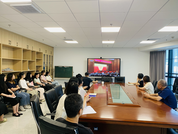 福州科技館組織觀看《反腐為了人民》第四集《以案促改促治》