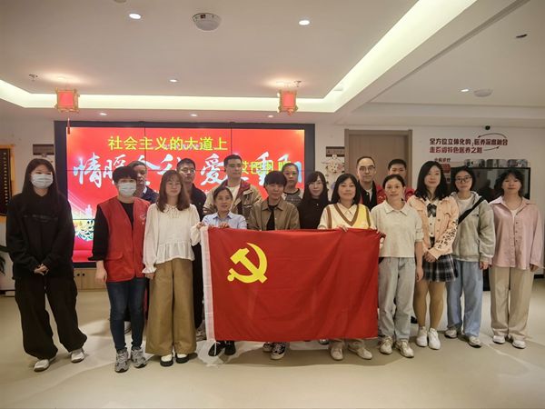 二支部進(jìn)社區(qū)開展“情暖金秋，愛在重陽”主題活動